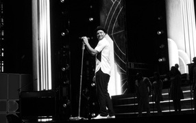 Джастин Тимберлейк выступает в шляпе 