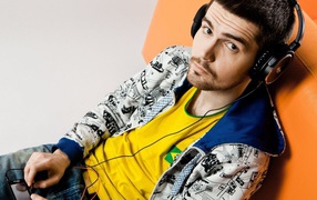 Noize MC в наушниках