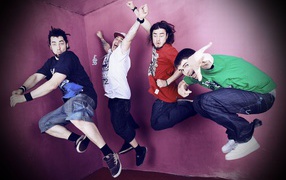 Noize MC прыгает