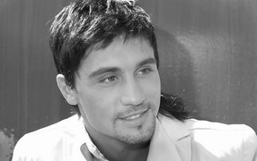 Дима Билан в черно-белой фотосессии