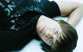 Стас Пьеха в черной футболке