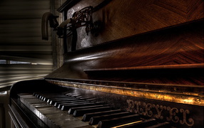 Старое пианино
