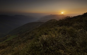 Восход солнца в горах