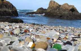 Пляж покрытый стеклом