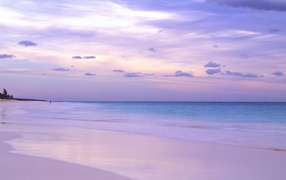 Розовый пляж на Багамах