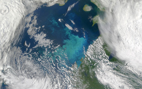 Вид на облака из космоса