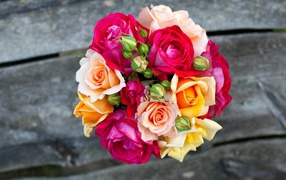 Kомпозиция из цветков розы