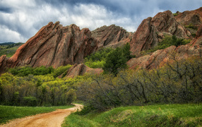 Древние горные скалы