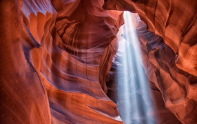 	   Rays of light in the canyon