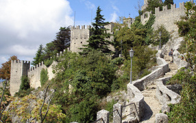 Лестница  в старинную крепость