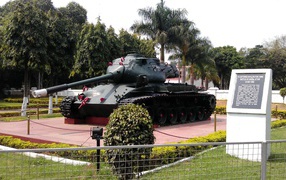 	  Tank monument