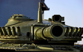 Дуло пушки бронемашины