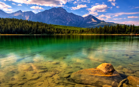 Зеленое горное озеро