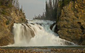 Горная река в Канаде