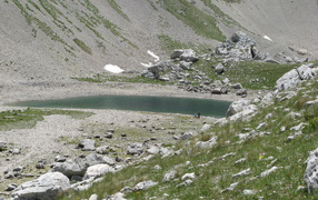 Горный талый снег