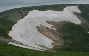 Весенний талый снег