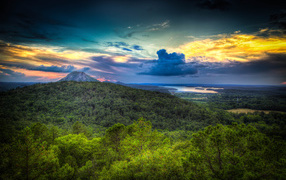 Живописный закат над равниной
