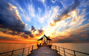 Закат на причале