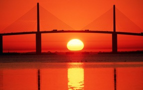 Солнце под мостом