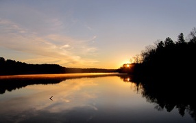 Закат над рекой