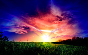 Красивый закат над полем