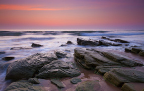 Волна накатывается на берег