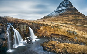 Гора и водопад