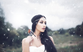 Птица на плече