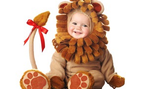 Ребенок в костюме