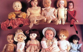 Ребенок и куклы