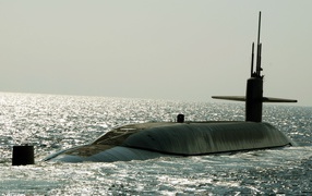 Подводная лодка в открытом море