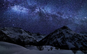 Млечный путь над горами