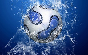 Мяч в брызгах воды