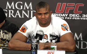 Истребитель UFC Алистер Оверим