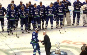 Best Hockey player of Vancouver Henrik Sedin and his team