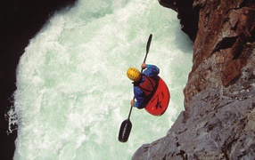 Спуск по горной реке