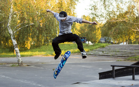 Прыжок в осеннем парке