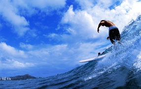 Парень на волне