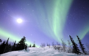 Северное сияние на звездном небе