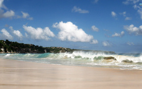 Волны прибоя на Бали
