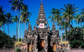 Храм на улице Бали