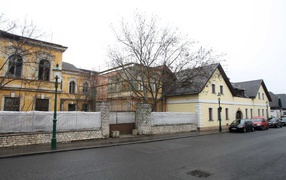 Городская улица в городе Нойштифт, Австрия