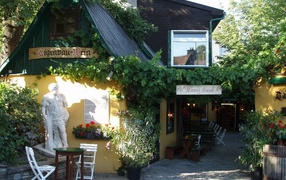 Уютное кафе в городе Нойштифт, Австрия