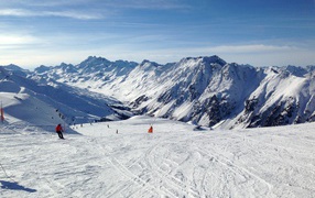 Спуск на лыжах на горнолыжном курорте Ишгль, Австрия