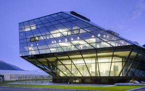 Стеклянный дом на курорте Лиенц, Австрия