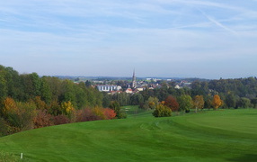 Зеленый луг на курорте Бад Халль, Австрия