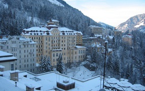 Дома на фоне гор на курорте Бад Хофгастайн, Австрия