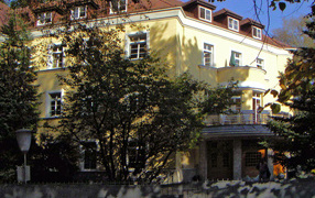 Дом на городской улице на курорте Бад Халль, Австрия
