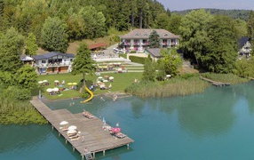 Гостиница на берегу озера Клопайнер Зее, Австрия