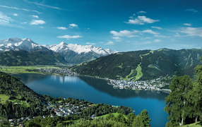 Озеро на курорте Цель-ам-Зее, Австрия